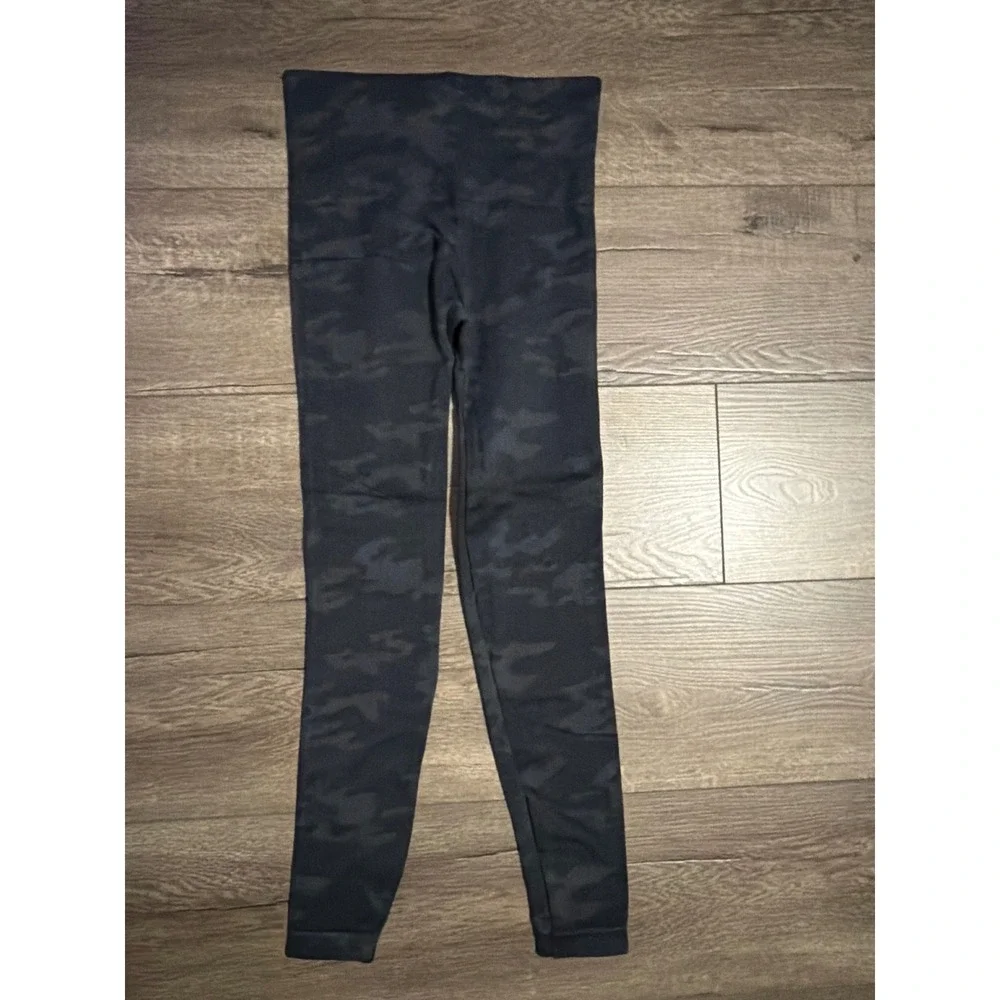 Spanx Look At Me Now Seamless Leggings Black Camo High Waisted Small S/P 20135R‎
